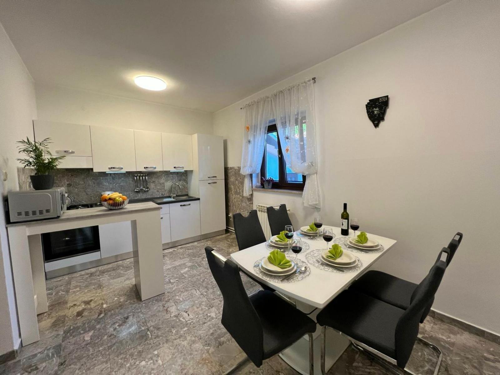 Apartment Tigo - 2 Bedrooms, 2 Bathrooms, Terrace And Big Garden Fažana Exterior foto